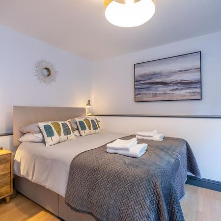Modern Apt Near Gardens With Large Decking Area - Vivre Retreats Bournemouth Esterno foto
