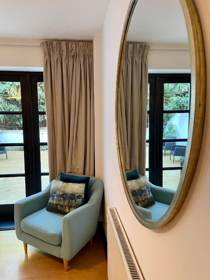 Modern Apt Near Gardens With Large Decking Area - Vivre Retreats Bournemouth Esterno foto