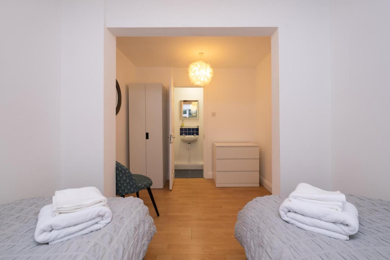 Modern Apt Near Gardens With Large Decking Area - Vivre Retreats Bournemouth Esterno foto