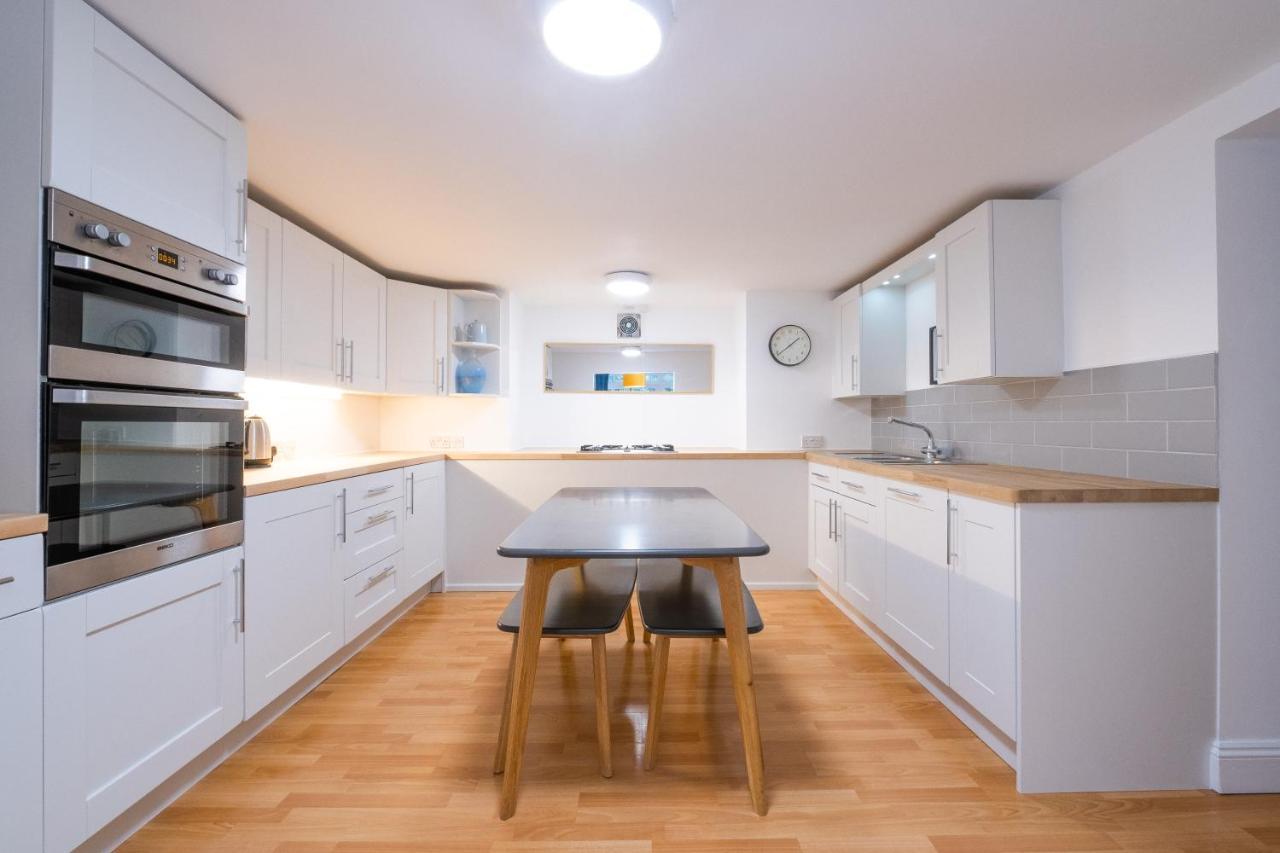 Modern Apt Near Gardens With Large Decking Area - Vivre Retreats Bournemouth Esterno foto