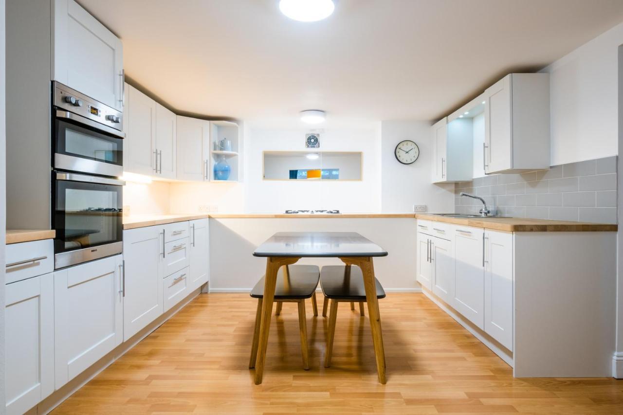 Modern Apt Near Gardens With Large Decking Area - Vivre Retreats Bournemouth Esterno foto